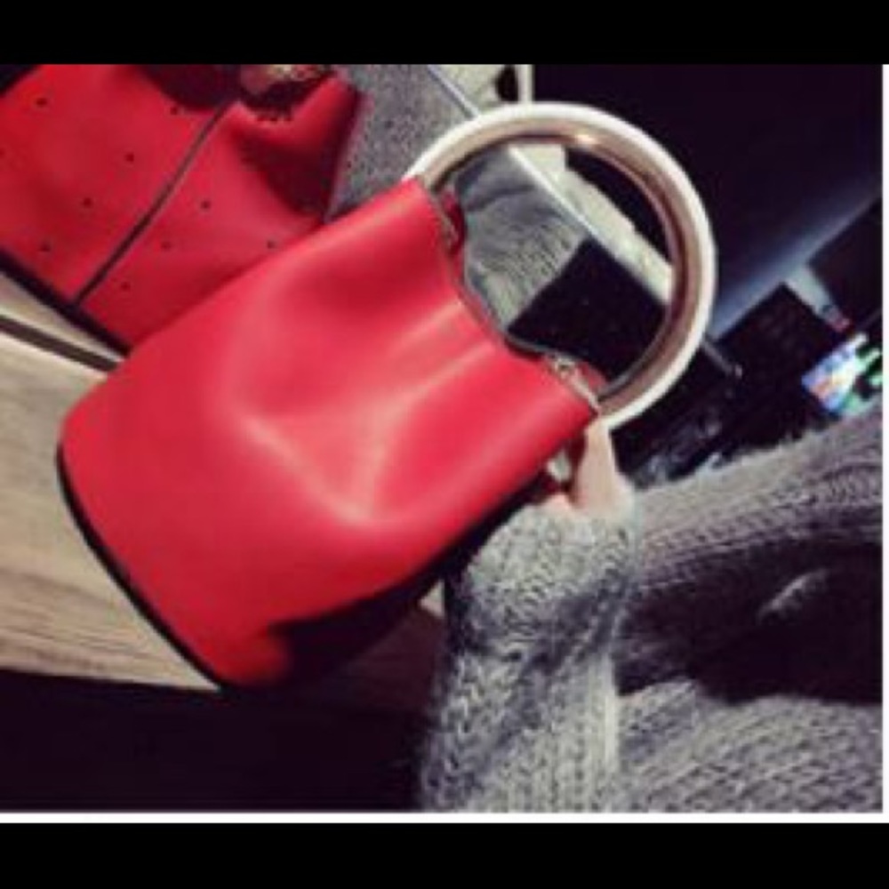 Red round handle bucket bag